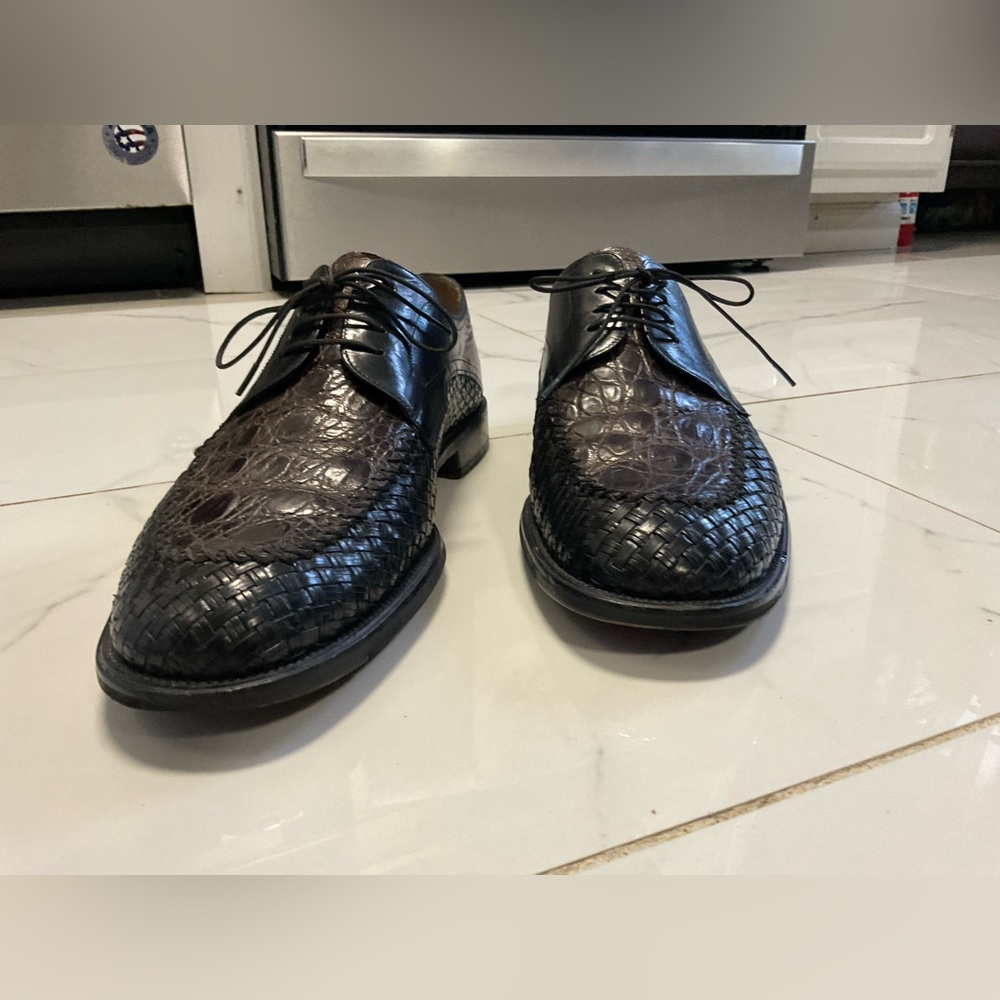 Weaved dress shoe